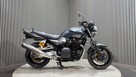 Yamaha XJR1300 RACER 2015 13K MOT MARCH 2027 WARRANTY MUSCLE BIKE