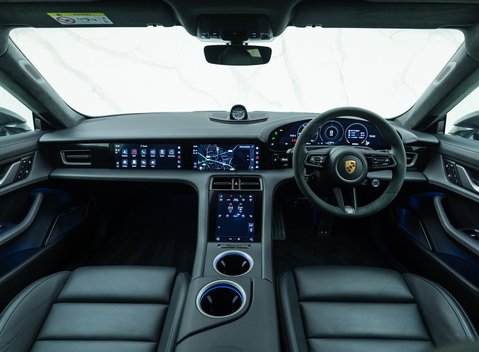 Porsche Taycan Turbo S Sport Turismo 19