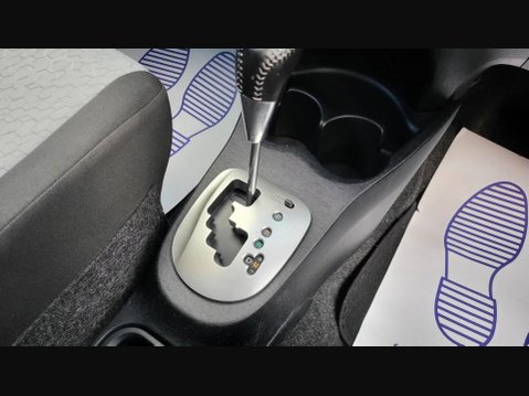 Toyota Yaris VVT-I T SPIRIT 15