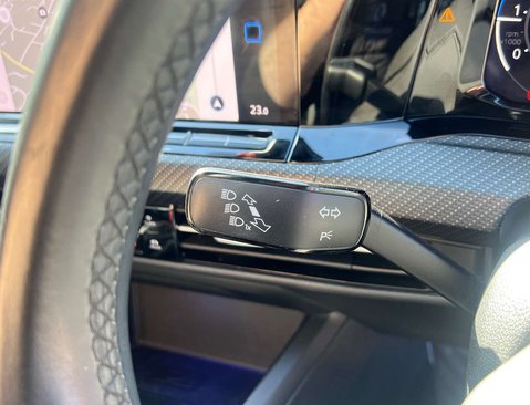 Volkswagen Golf 2.0 Golf R-Line TDI Semi-Auto 5dr 25