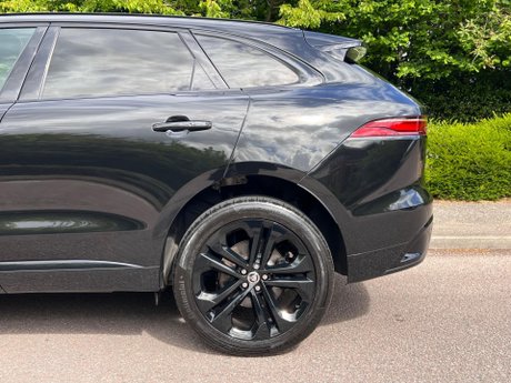 Jaguar F-Pace 2.0 D200 MHEV R-Dynamic HSE Black Auto AWD Euro 6 (s/s) 5dr 69