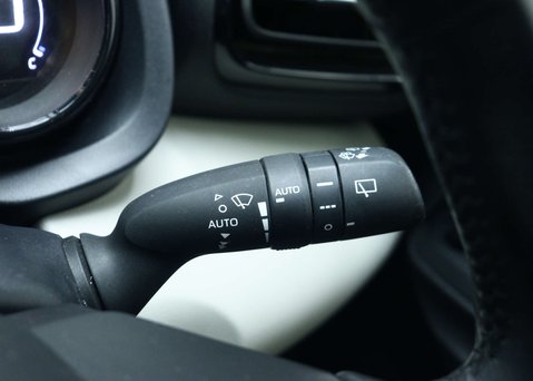 Toyota Yaris 1.5 VVT-h Excel Hatchback 5dr Petrol Hybrid E-CVT Euro 6 (s/s) (116 ps) 39