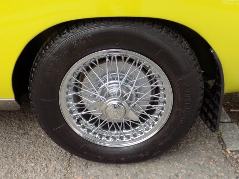 MG B ROADSTER 4