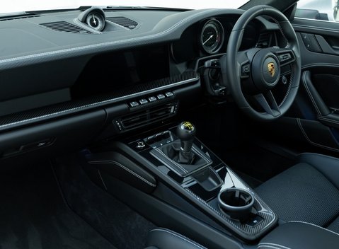 Porsche 911 GT3 Touring (992) 16