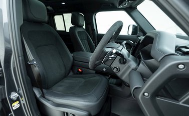 Land Rover Defender 110 V8 10