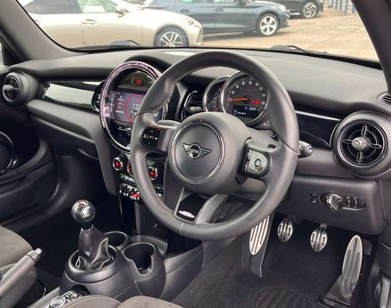 Mini Hatch 1.5 Cooper Sport 3dr 18