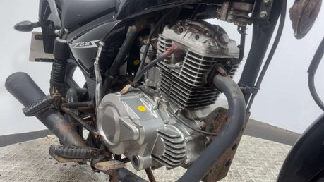 Zontes ZT 125 2011 17K RUNNING PROJECT BIKE SPARES OR REPAIR 125CC LEARNER 8
