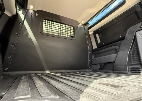 Land Rover Defender 90 3.0 D250 MHEV Hard Top SUV 3dr Diesel Auto 4WD SWB Euro 6 (s/s) (250 ps) 27