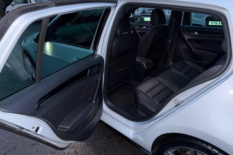 Volkswagen Golf R TSI 4MOTION DSG -LEATHER -CAMERA-PRETORIAS -PAN ROOF -WHITE/SILVER -GHOST 29