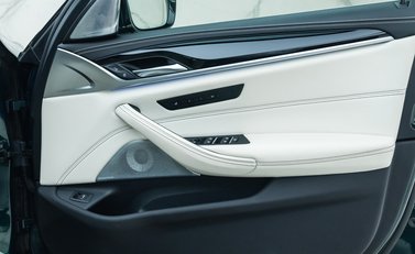 BMW Alpina B5 Touring 34