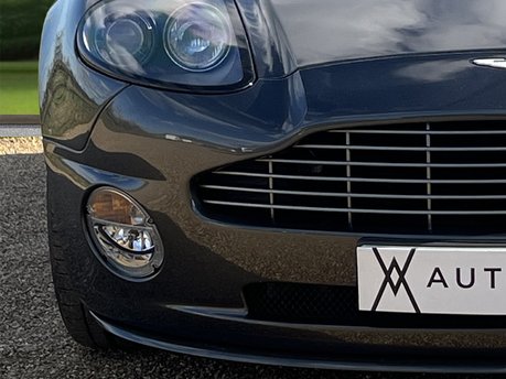 Aston Martin Vanquish S V12 17