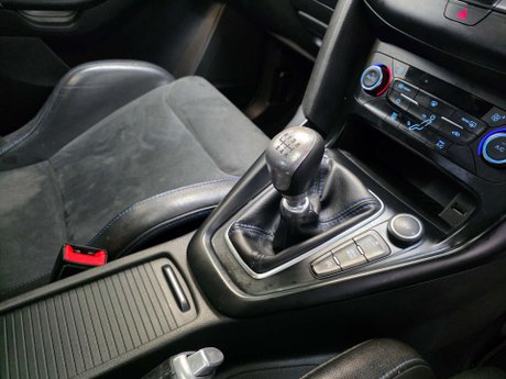 Ford Focus 2.3T EcoBoost RS Hatchback 5dr Petrol Manual AWD Euro 6 (s/s) (350 ps) 10