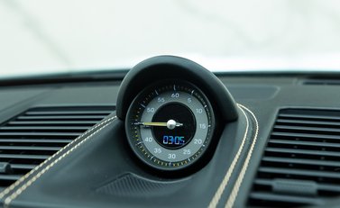 Porsche 911 GT3 TOURING (992) 19