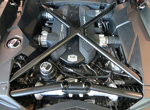 Lamborghini Aventador LP 700-4 Roadster 17