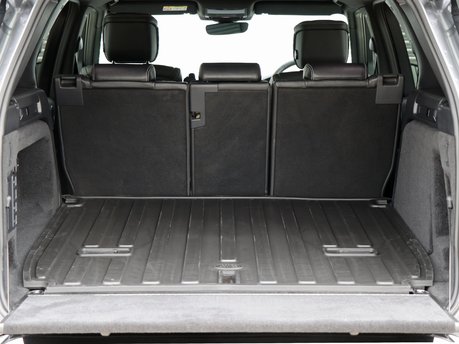 New premium rear seat conversion option for the Land Rover Discovery 5 Commercial, 2024+ models, featuring a white stitch 9