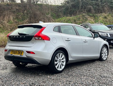 Volvo V40 1.6 V40 SE Luxury D2 Auto 5dr 4