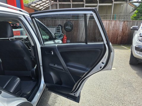 Toyota Rav 4 VVT-I INVINCIBLE Auto 24