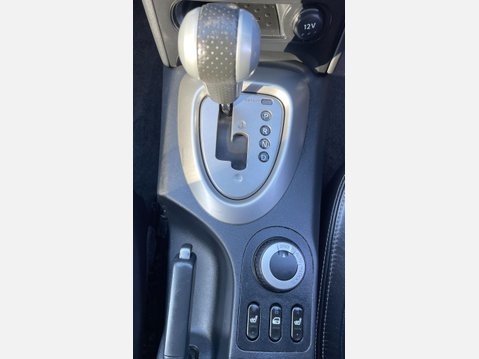 Nissan Qashqai 2.0 dCi Tekna Auto 4WD Euro 5 5dr (AVM) 33