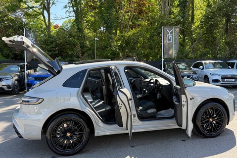 Porsche Macan GTS PDK - PAN ROOF -BOSE -360 CAMS -MEMORY PK - CRAYON 18