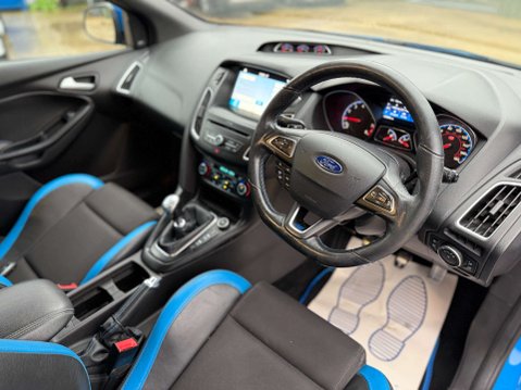 Ford Focus 2.3 Focus RS 4WD 5dr 77