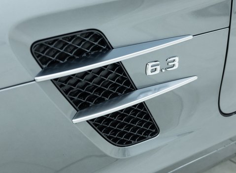 Mercedes-Benz SLS AMG 33