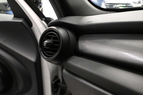 Mini Hatch 1.5 Cooper Sport Auto 5dr 37