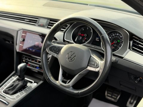 Volkswagen Passat 2.0 TDI R-Line DSG Euro 6 (s/s) 5dr 32