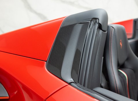 Ferrari 488 SPIDER 47