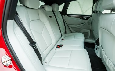 Porsche Macan GTS 17