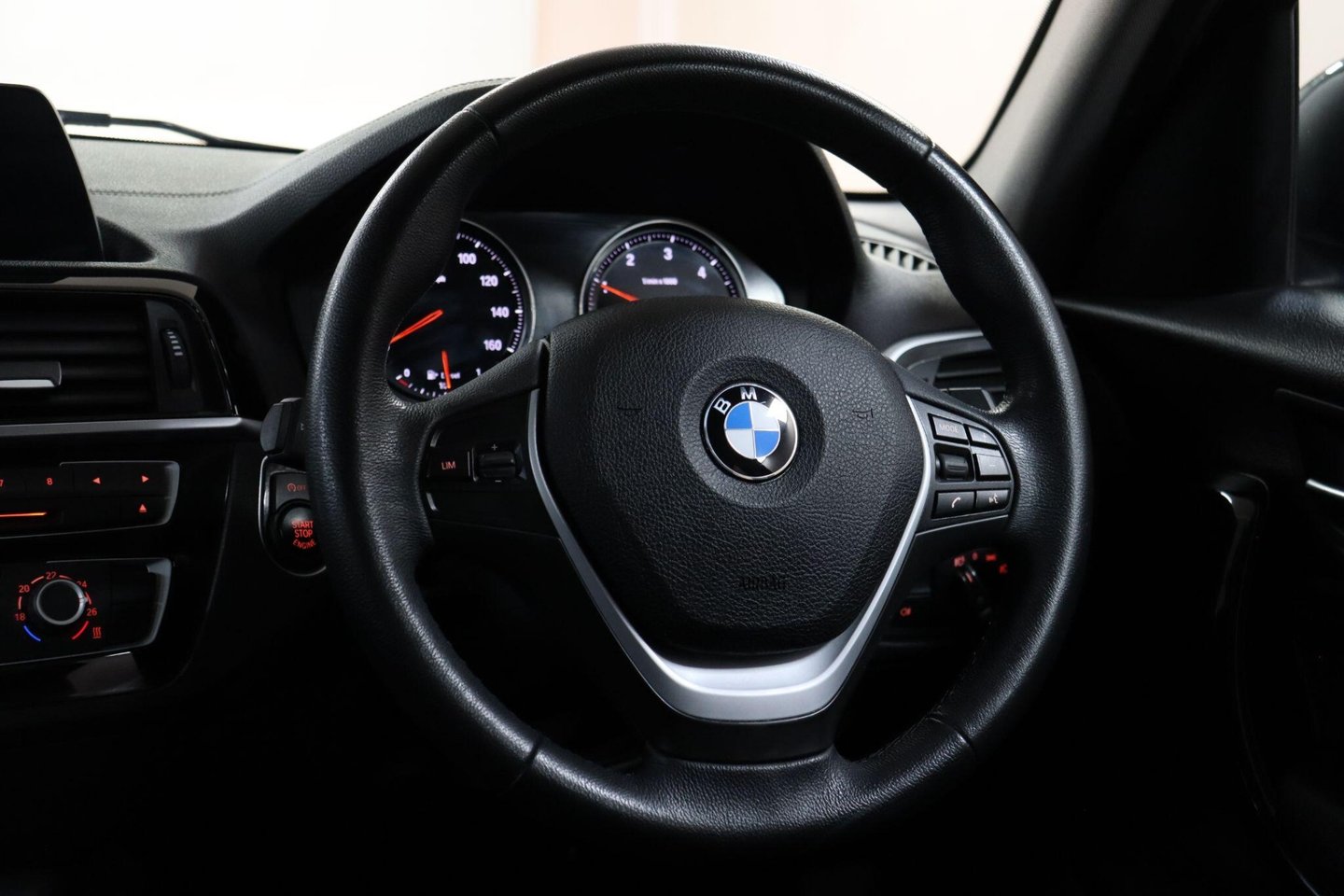 2019 BMW 1 Series — image 39