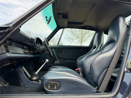 Porsche 911 CARRERA 3.2 BACK-DATE 42