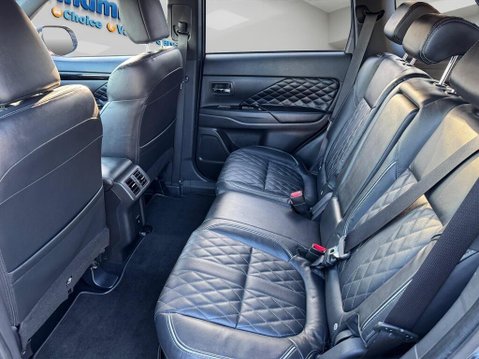 Mitsubishi Outlander 2.4h TwinMotor 13.8kWh Exceed Safety CVT 4WD Euro 6 (s/s) 5dr 43