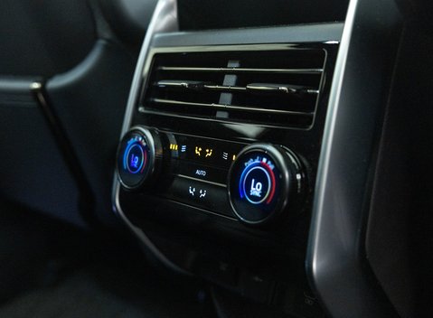 Land Rover Range Rover P615 SV 40