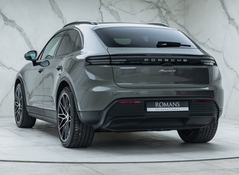 Porsche Macan 4 Electric 10