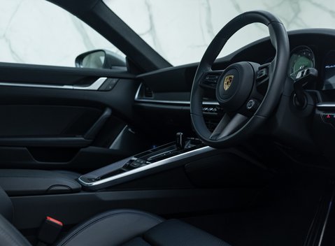 Porsche 911 Turbo S (992) 13