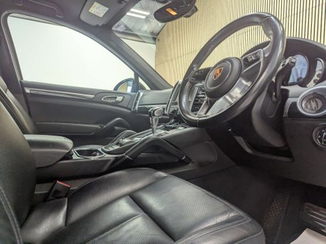 Porsche Cayenne 3.0 Cayenne V6 D Tiptronic S 4WD 5dr 30