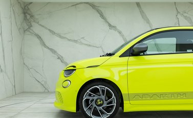 Abarth 500e Scorpionissima Cabrio 42