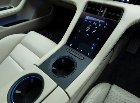 Porsche Taycan GTS Sport Turismo 21