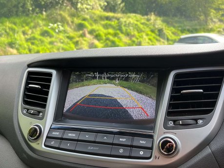 Hyundai TUCSON 2.0 Tucson SE Nav CRDi Auto 4WD 5dr 18