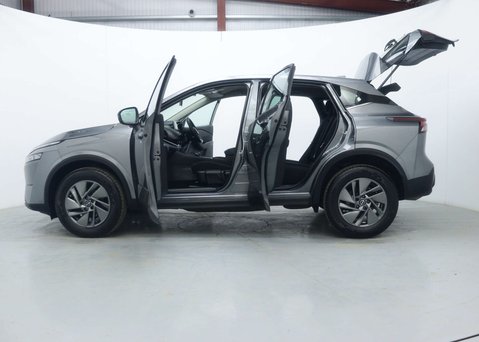 Nissan Qashqai 1.3 DIG-T MHEV Acenta Premium SUV 5dr Petrol Hybrid XTRON Euro 6 (s/s) (158 53