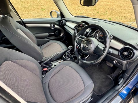 Mini Hatch COOPER 15
