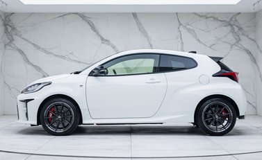 Toyota Yaris GR-Y CIRCUIT 8