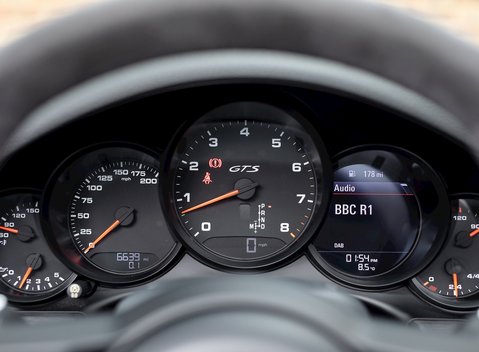 Porsche 911 Targa 4 GTS (991.2) 18