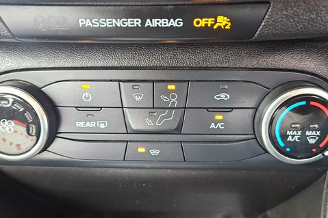 Ford Fiesta 1.0T ZETEC 5 DOOR.. 5 SERVICES.1 PREVIOUS OWNER.SAT NAV..CLIMATE CONTROL.. 16