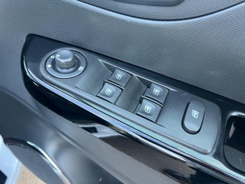 Renault Captur 1.2 TCe Signature EDC Euro 5 5dr 33