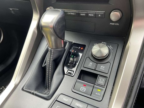 Lexus NX 2.5 NX 300h CVT 4WD 5dr 24