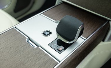 Land Rover Range Rover P550e AUTOBIOGRAPHY 32