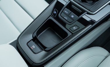 Porsche 911 Carrera GTS (992) 21