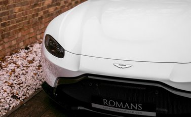 Aston Martin V8 Vantage 25