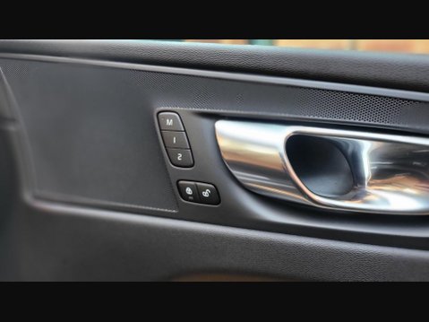 Volvo XC60 B4 INSCRIPTION AWD 25